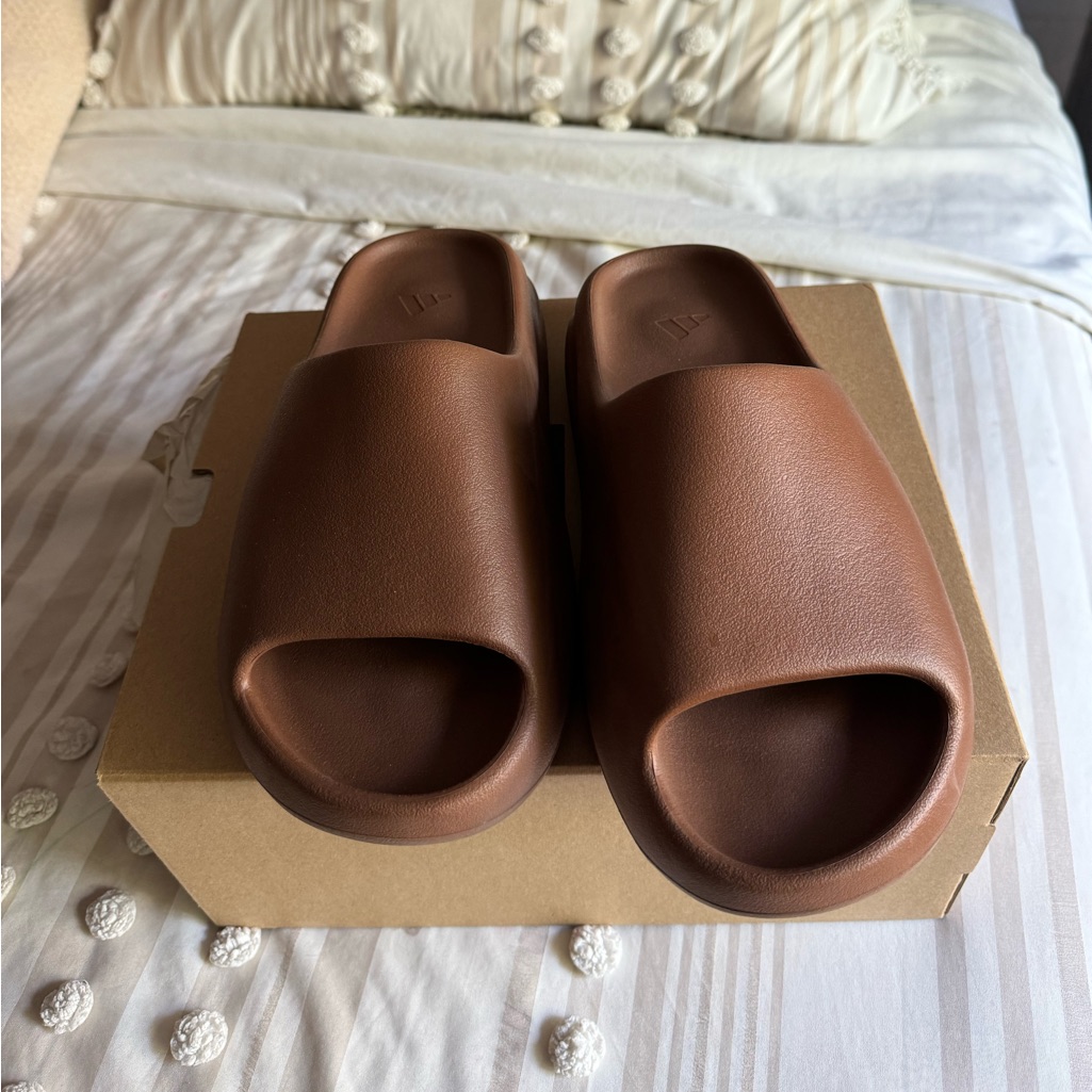 Yeezy Slides Men’s 8 Nwt